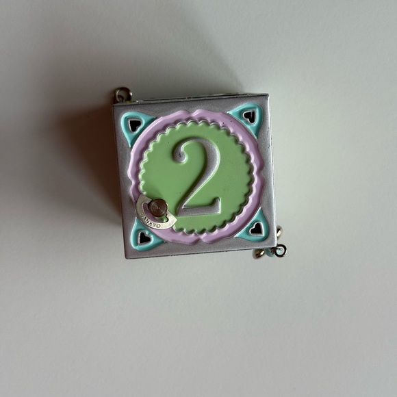 Sankyo Vintage Musical Baby Block Keepsake Cube Wind-Up Charm Pastel Metal 2"x2" - Picture 3 of 8